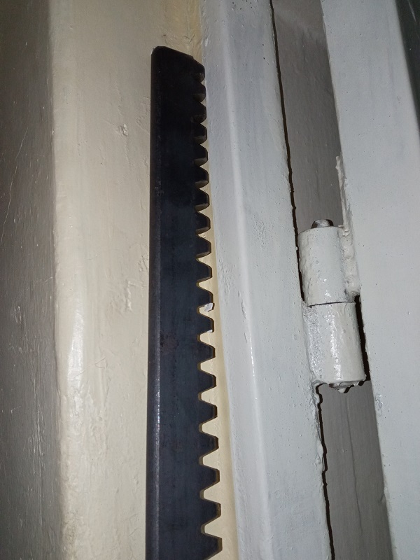 Centurion-Sliding-Gate-Steel-Rack-2m-1.jpg - P. S. L